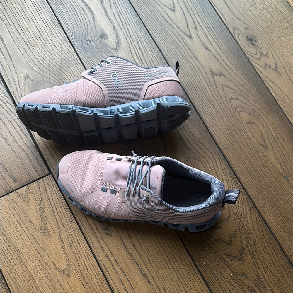 On Running Women’s water resistant Pink and Gray Shoes